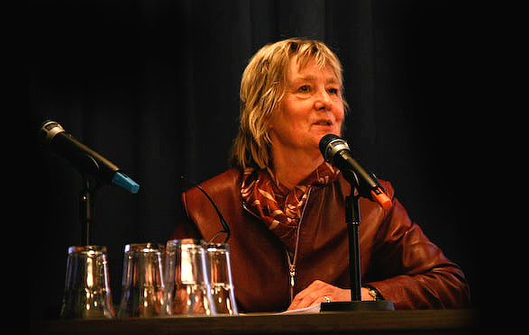 Ineke van der Valk tijdens thema-avond 20 jaar anti-racisme strijd